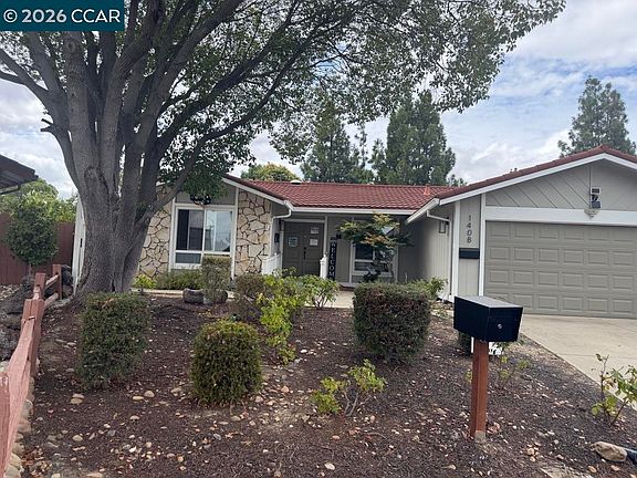 2nd image of 1408 Oakmont Pl