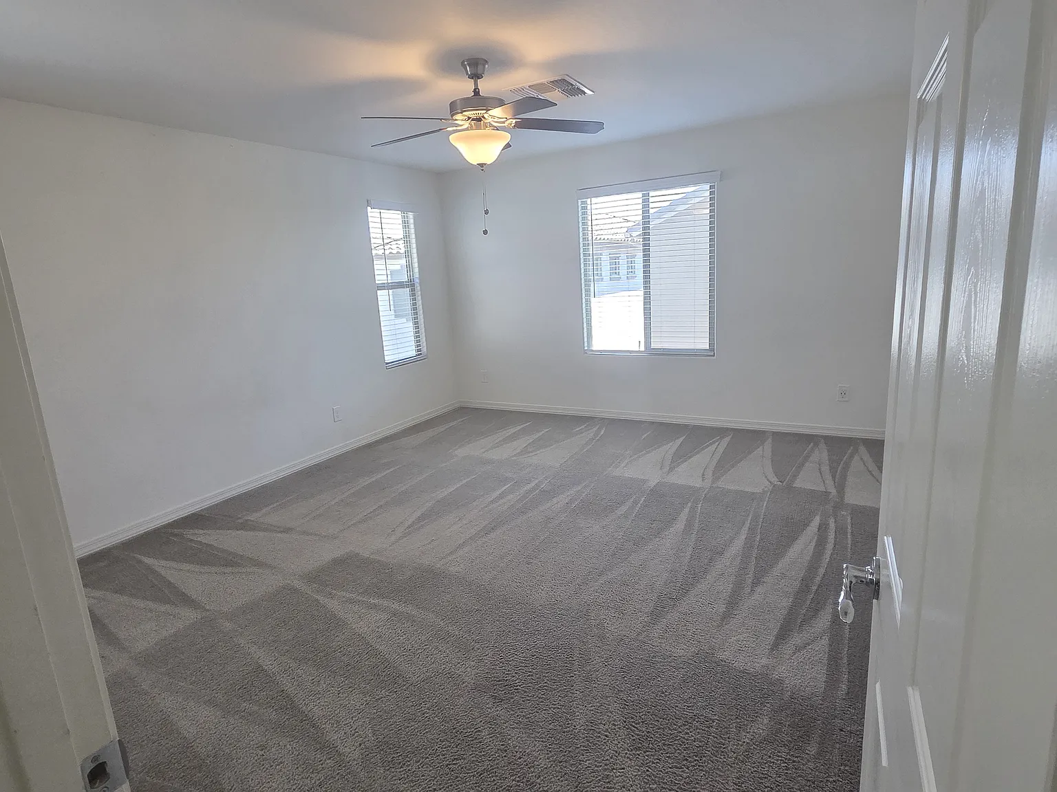 Home for Rent in Beautiful Mesa Community 3 Bed, 2.5 Bath + Community Pool — Photo 4