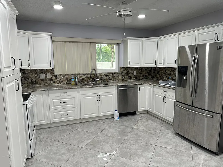 1616 Crandon Ave — Photo 3
