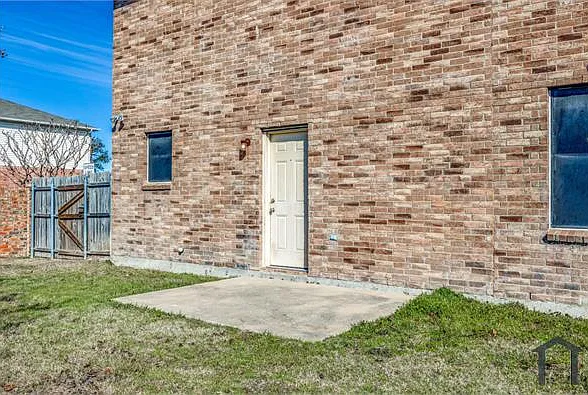 5 bed, 2826 sqft, $4,500 — Photo 4