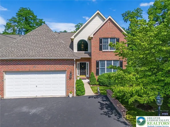 4693 Pinehurst Cir, Center Valley, PA 18034