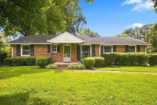 3 bed, 1.5 bath, 1431 sqft, $2,250 — Photo 1