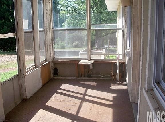 4th image of 618 28th Avenue Ct NE