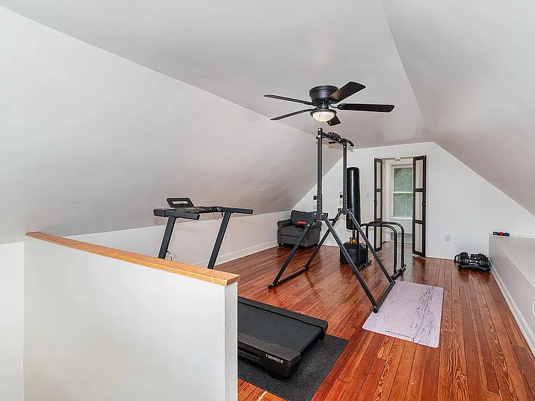 251 W 8th St #2 — Photo 18