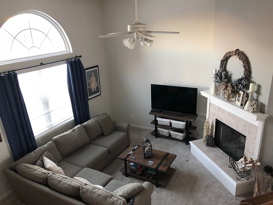 Living room, bright and open