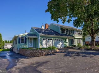 55 W Ridge Dr, Leola, PA 17540