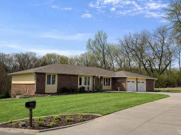 3007 Tomahawk Cir, Manhattan, KS 66502