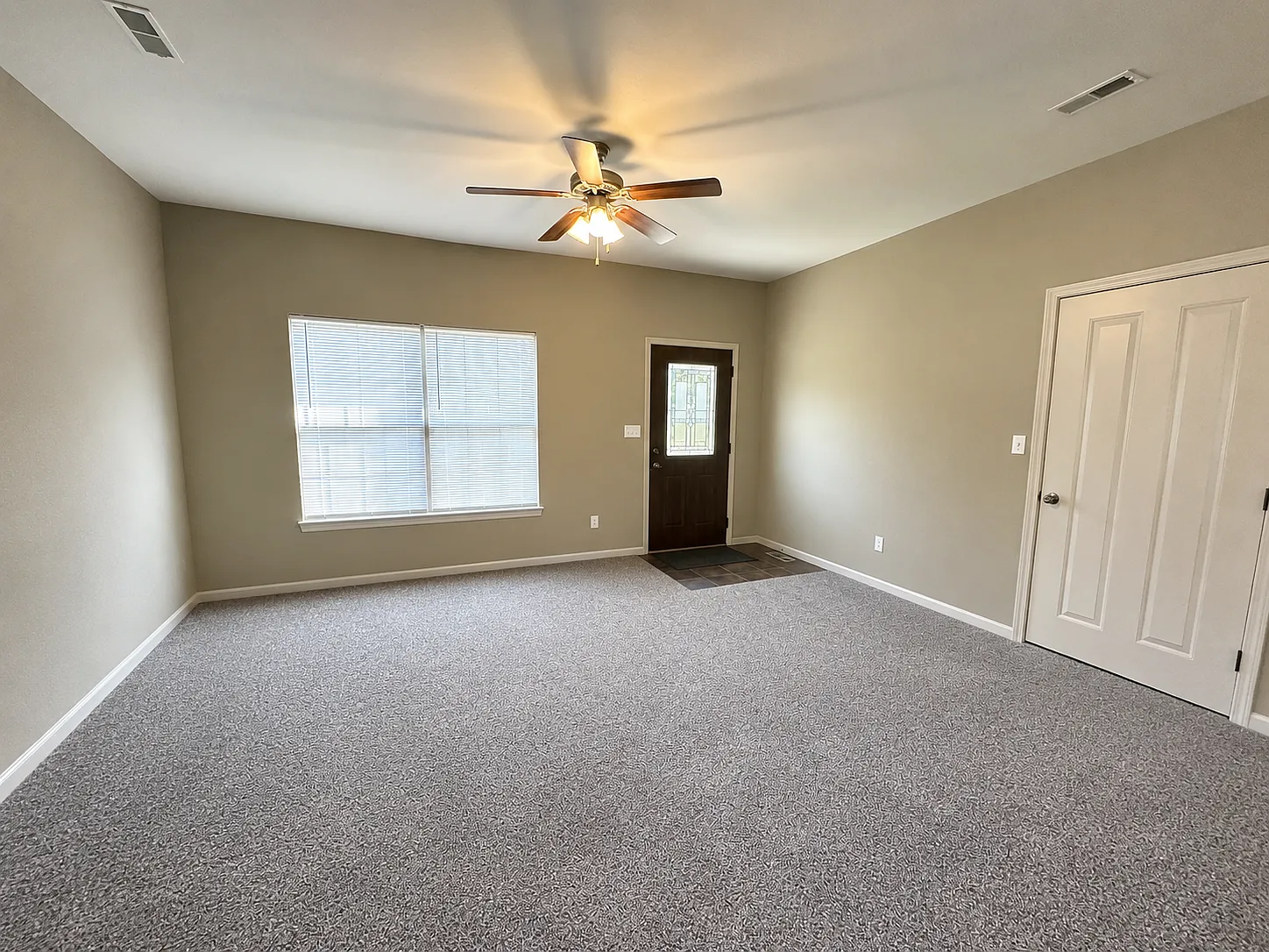 2 bed, 1100 sqft, $1,350 — Photo 2