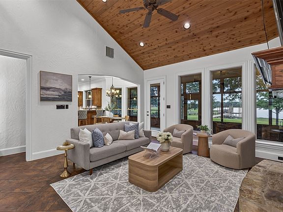 3rd image of 416 Forest Ln