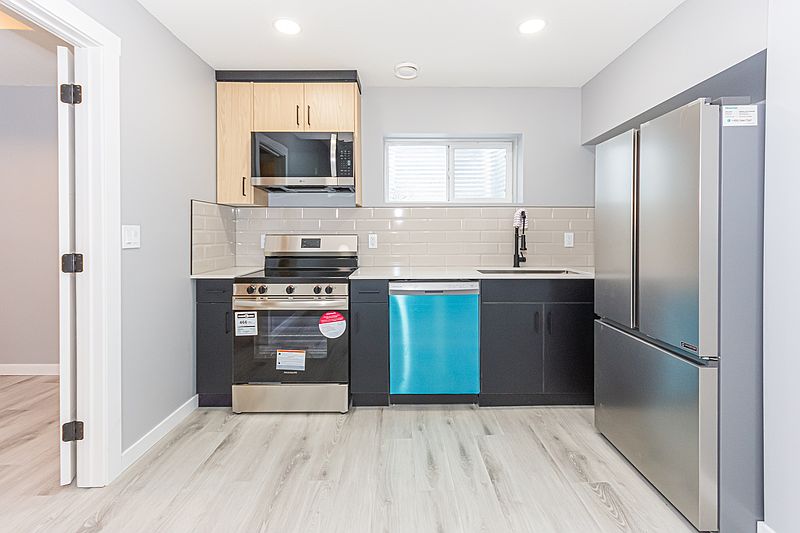 Edmonton Apartment for rent - 3 Bedrooms — photo 85