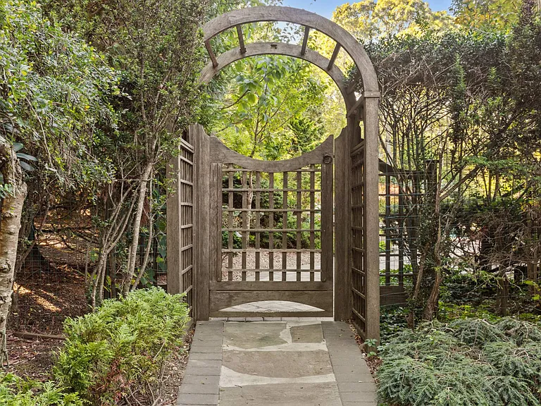 210 Treescape Dr — Photo 33
