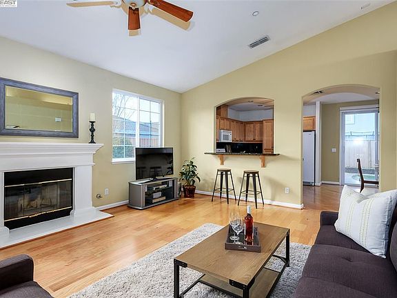 3rd image of 754 Berryessa St