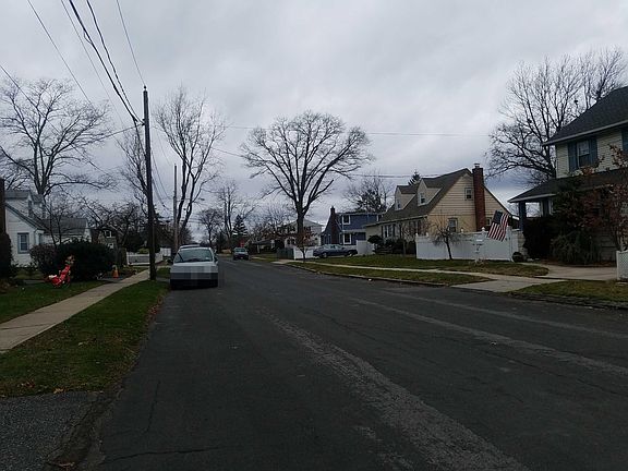 5th image of 15 Charleston Dr