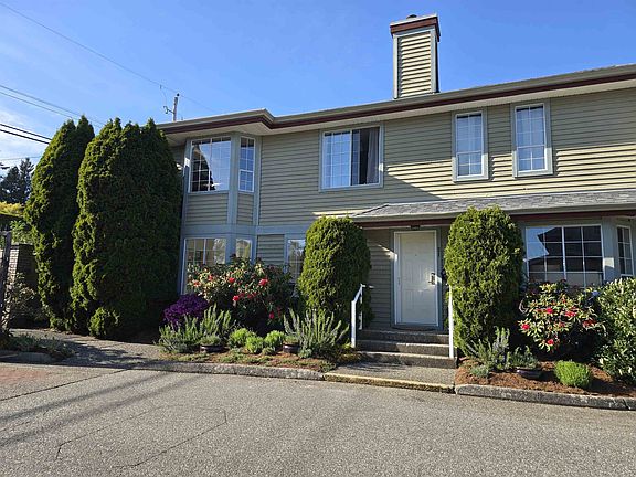 3rd image of 11502 Burnett St #31