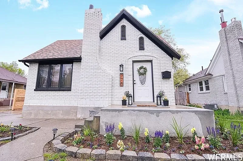 5 bed, 1900 sqft, $2,750 — Photo 1