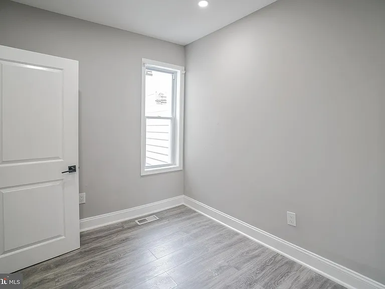 1535 W Seltzer St — Photo 26