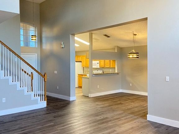 4th image of 628 Samantha Ln