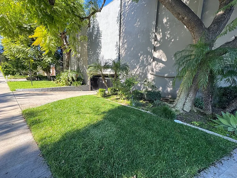 447 W Elk Ave #3 — Photo 13
