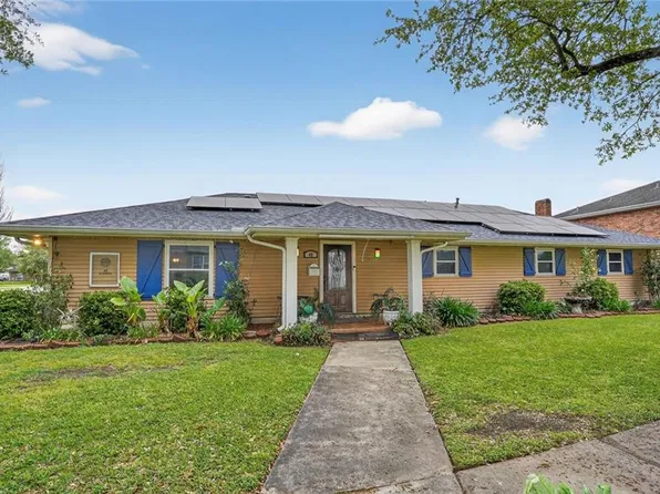 45 E Carmack Dr, Chalmette, LA 70043