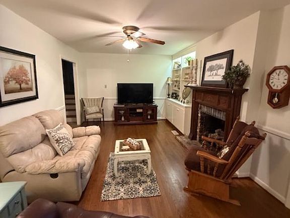 2nd image of 2424 46th St