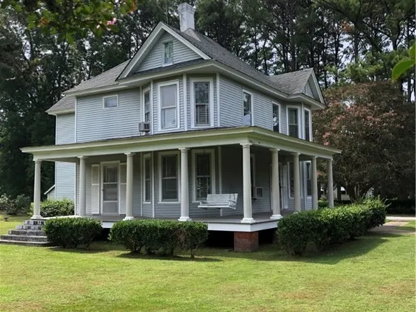 29 S Bay Haven Dr, Gwynn, VA 23066