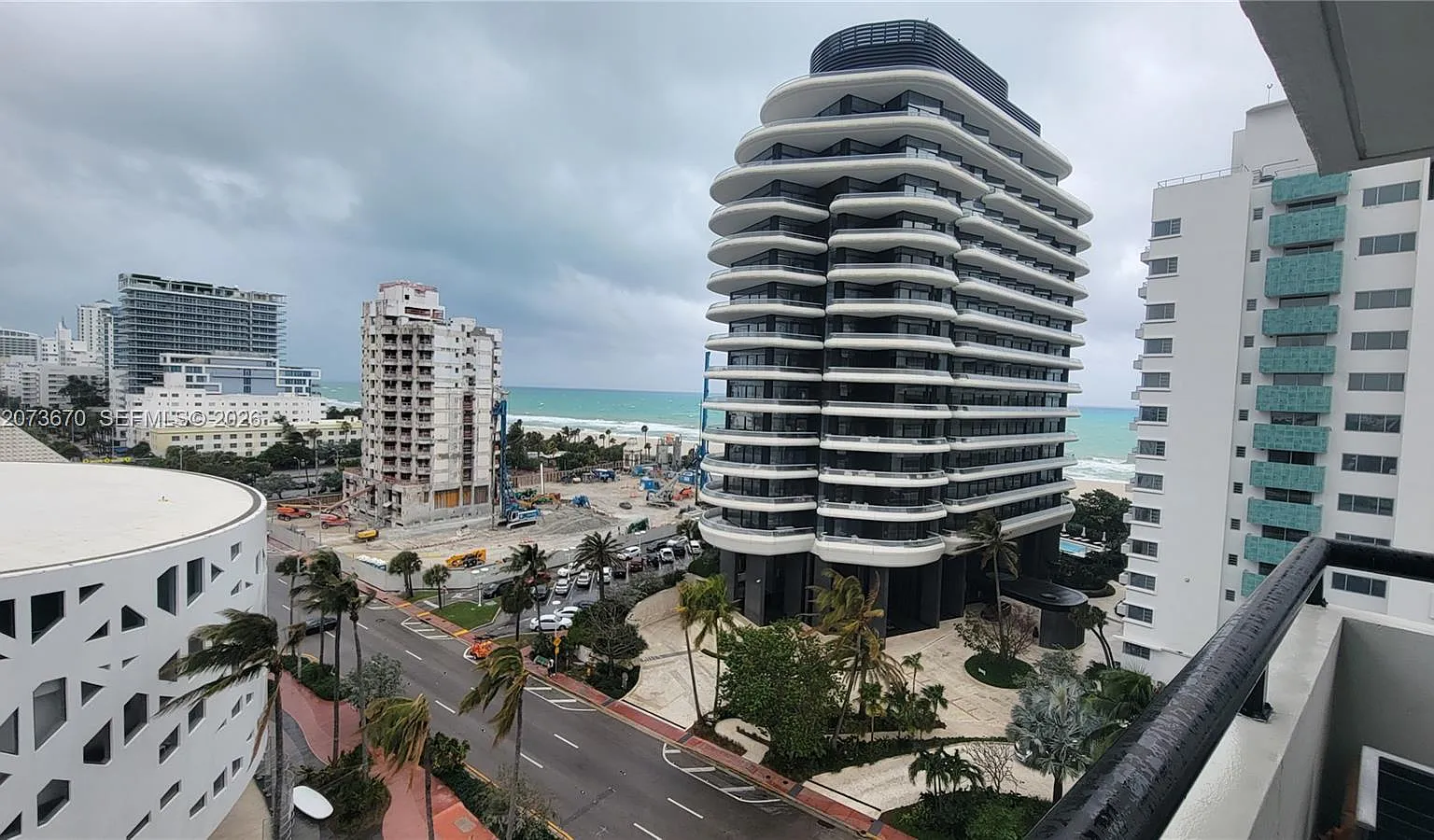Portugal Towers Condo — Photo 2