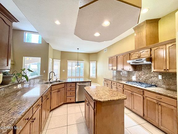 2nd image of 1472 Pioneer Rdg