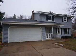 15090 W Kingsway Dr, New Berlin, WI 53151