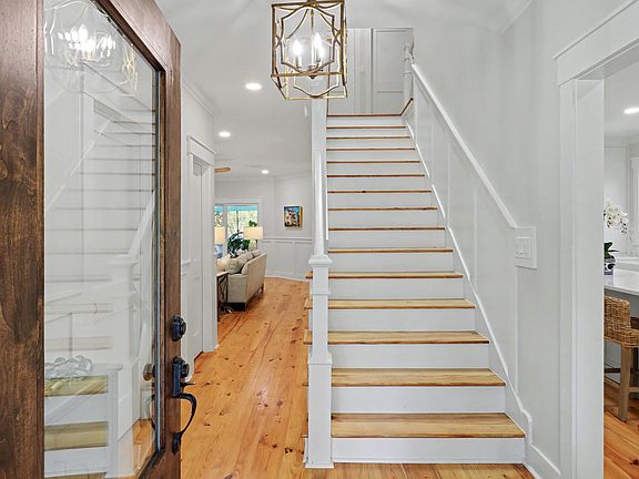 4th image of 15 Sandwedge Ln