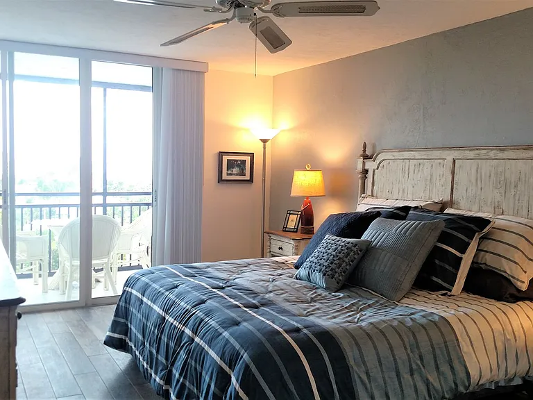 627 Alhambra Rd #702 — Photo 20