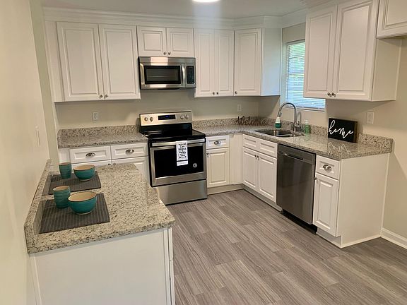 4th image of 678 San Fernando Dr SE
