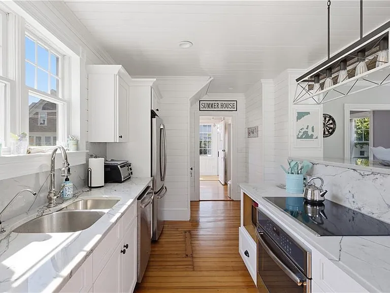 40 W Narragansett Ave — Photo 4