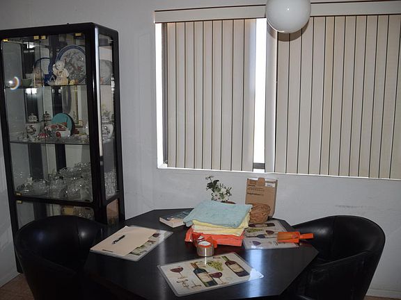 4th image of 653 E Cinnabar Dr