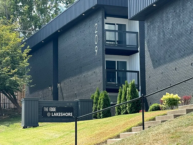 209 Lakeshore Dr — Photo 16