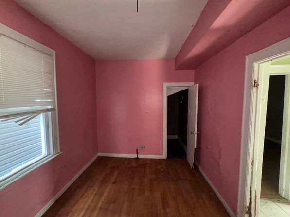 chicago-illinois-2120522629 picture