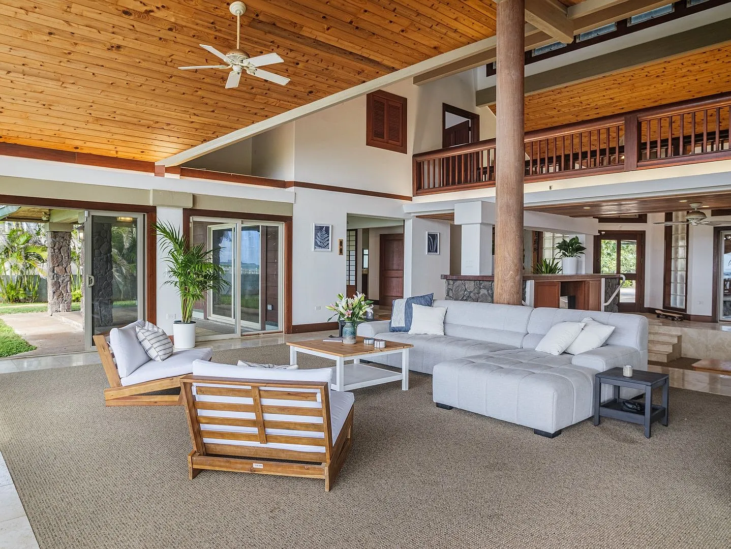Luxury 5BR Oceanfront Home w/ Private Pool & Beach Access: Konishiki Beachhouse — Photo 3