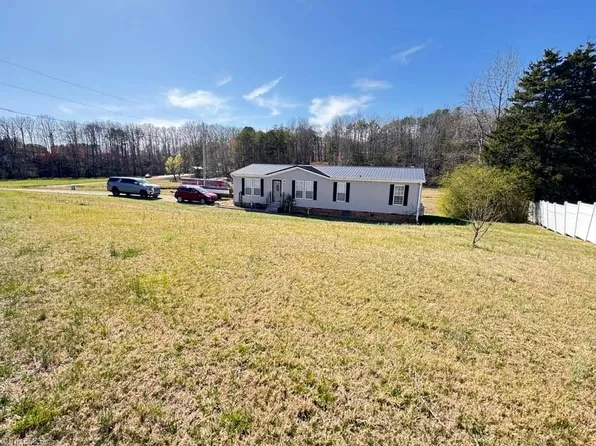 1249 Mountain Rd, Walnut Cove, NC 27052