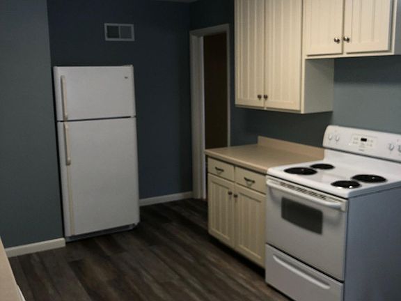 5th image of 2181 Hamline Ave N