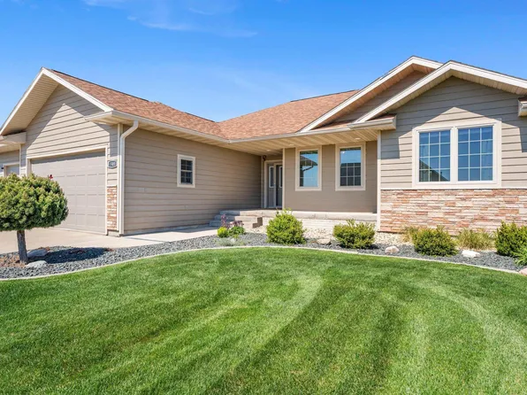 1505 Rockwell Trl, Vermillion, SD 57069