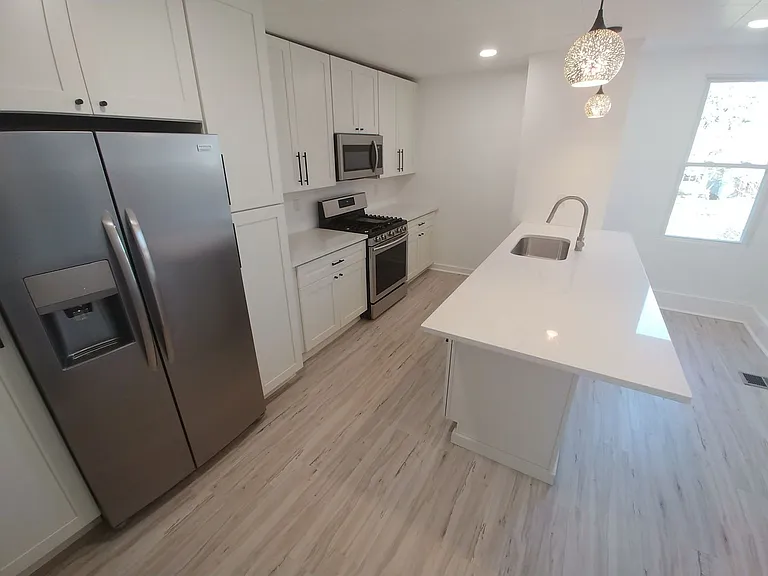 222 Walter St — Photo 3