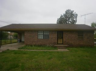 611 Elm St, Bolivar, TN 38008