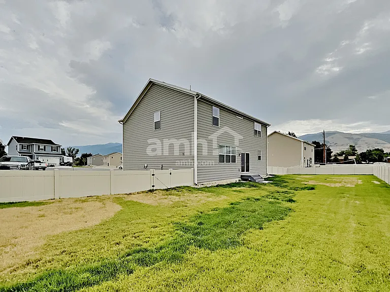 819 Grover Ct — Photo 18