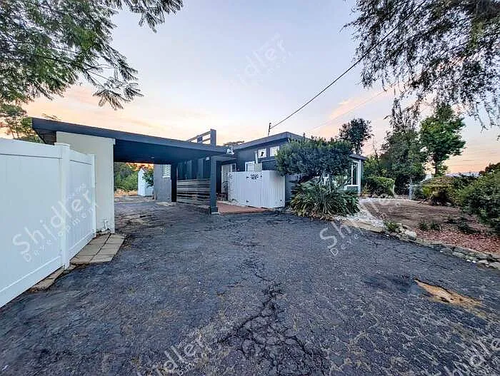 2 bed, 1.0 bath, 1244 sqft, $3,200 — Photo 1