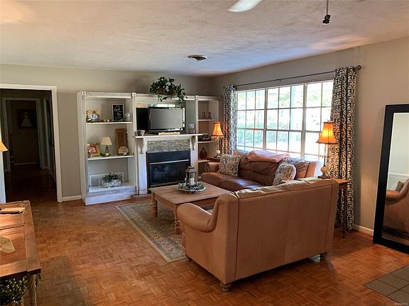 2nd image of 1836 Longmeadow Dr