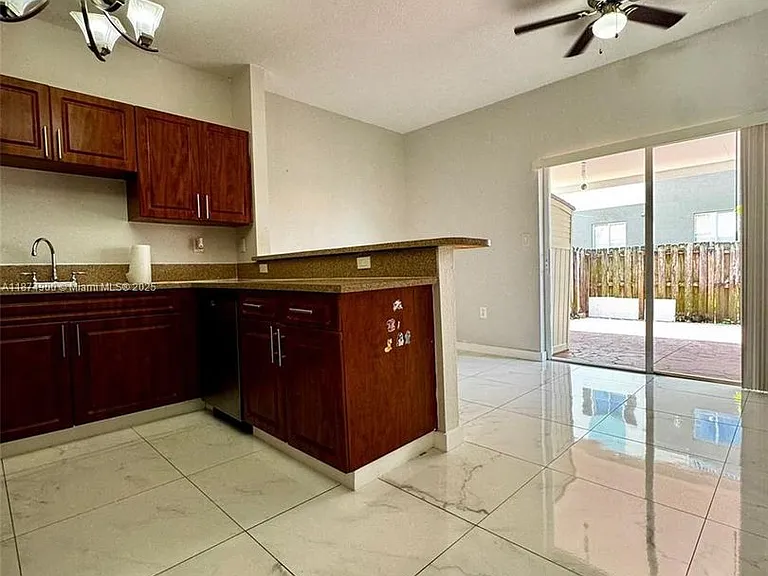 10968 SW 182nd Ln — Photo 4