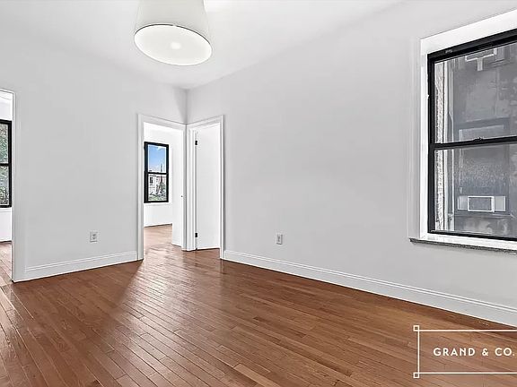 3rd image of 14 Maujer St APT 11