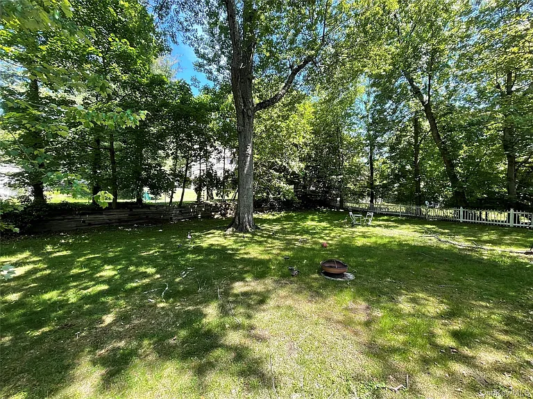 38 Gedney Park Dr — Photo 26