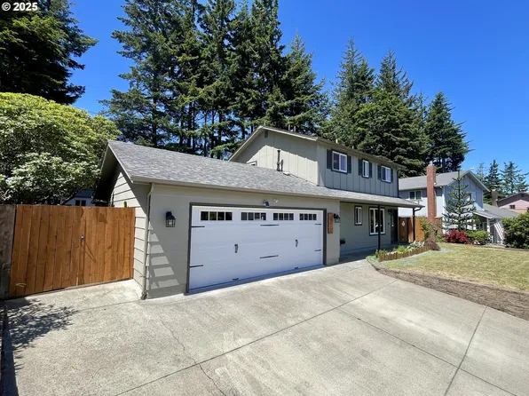 3851 Edgewood Dr, North Bend, OR 97459