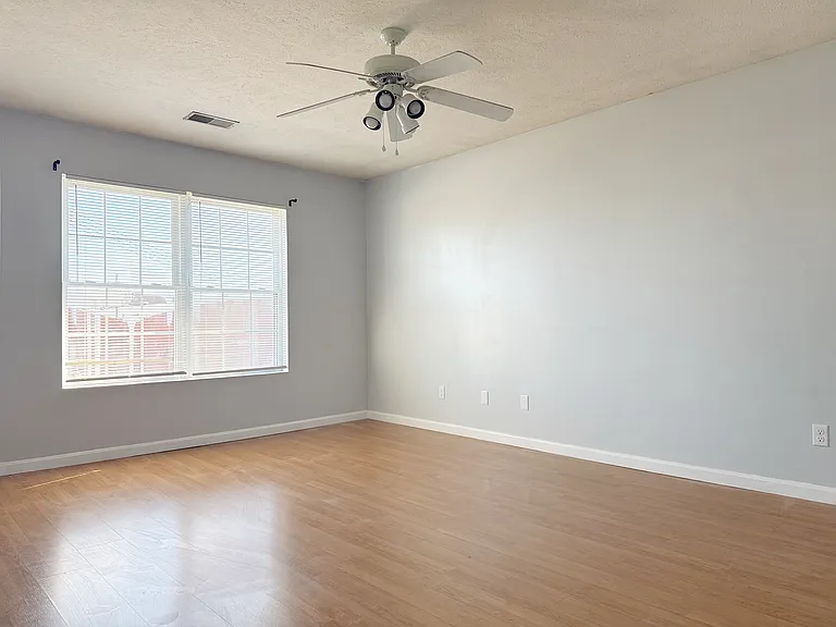 1713 N Spring St #5 — Photo 8