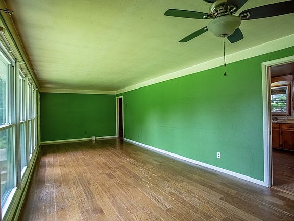5th image of 102 Woodland Dr